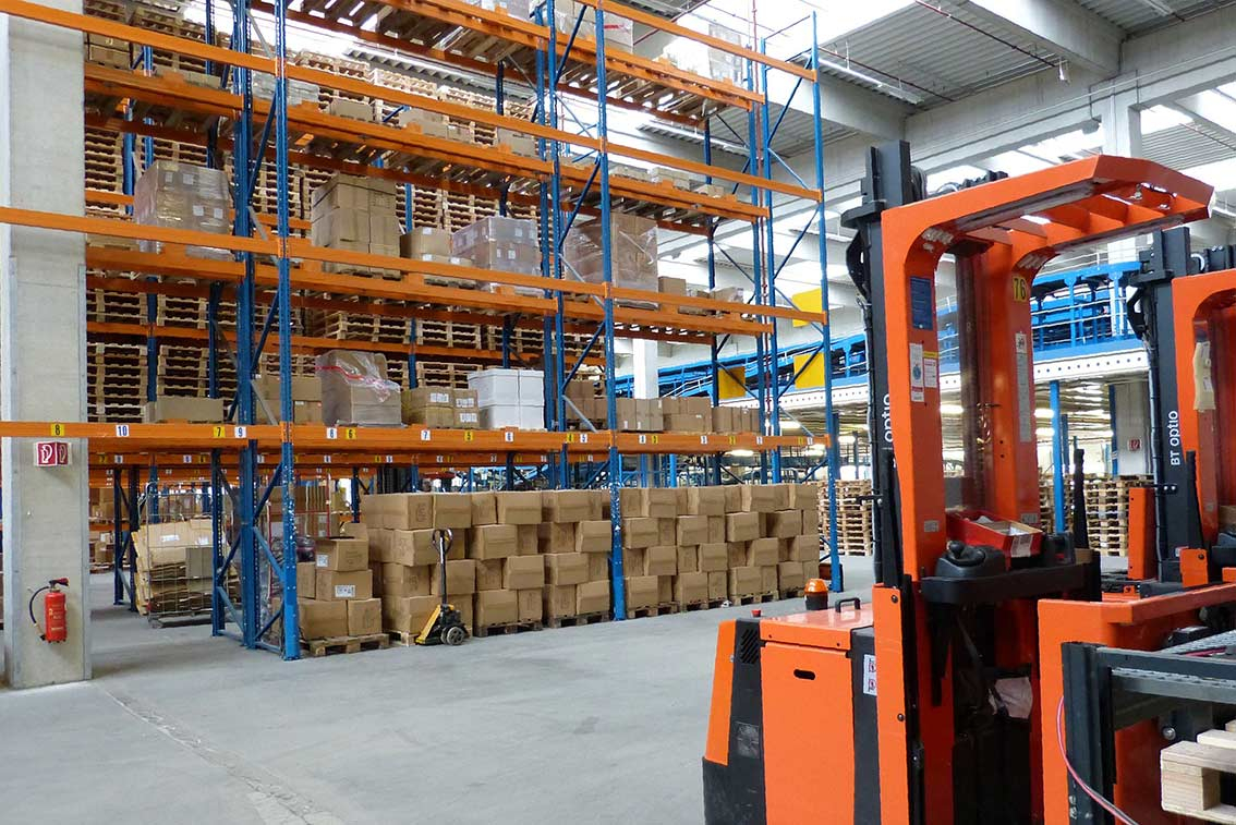 公司倉(cāng)庫(kù)